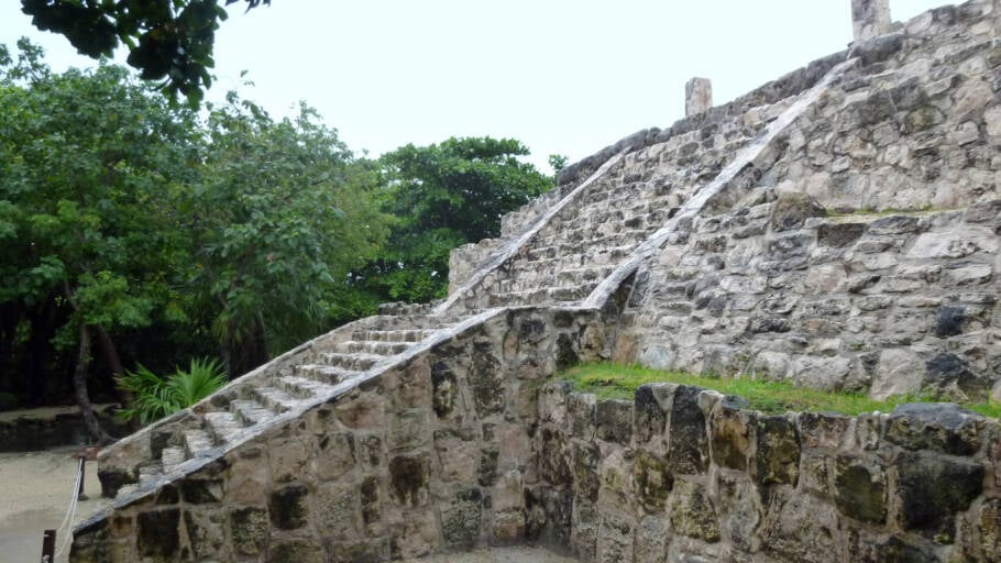Sítio arqueológico maia de San Miguelito em Cancún
