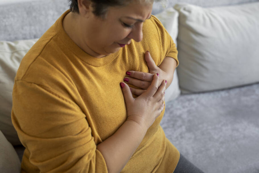 Algumas pessoas com pressão alta podem apresentar ritmo cardíaco anormal. (Foto usada apenas para fins ilustrativos. Posada para profissional)