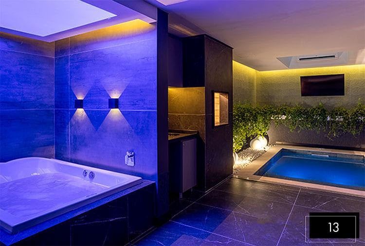 Suíte Acqua, do Motel Bangalô, em Santa Maria (RS)