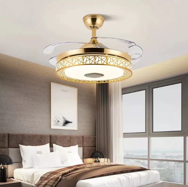 O ventilador de teto com pá retrátil, controle e som Bluetooth sai por R$1.078,92