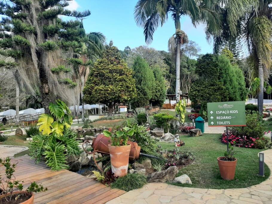 Vista do complexo Vila Don Patto, no Roteiro do Vinho em São Roque