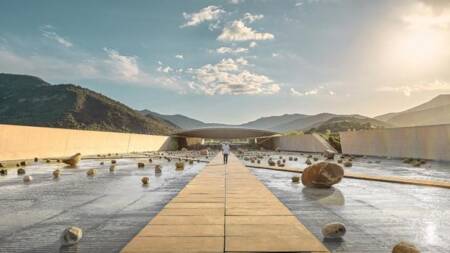 Localizada no Vale de Millahue, no Chile, a vinícola VIK é considerada a melhor da América Latina.