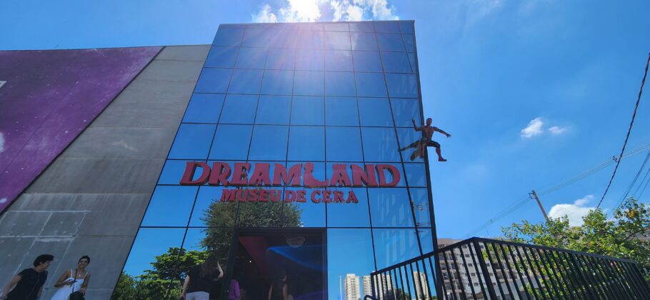 Fachada do Dreamland, o Museu de Cera de Olímpia