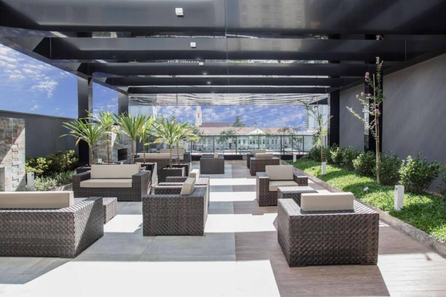 O hotel NH Curitiba The Five tem ótima localização