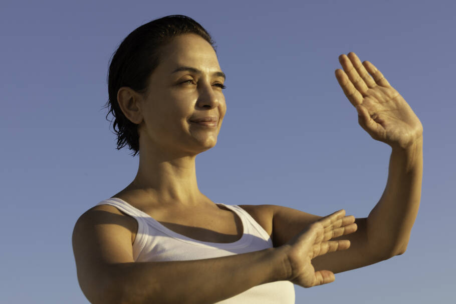 De acordo com estudo, o Tai Chi proporciona melhor qualidade de vida e menor necessidade de medicação para pacientes com a doença