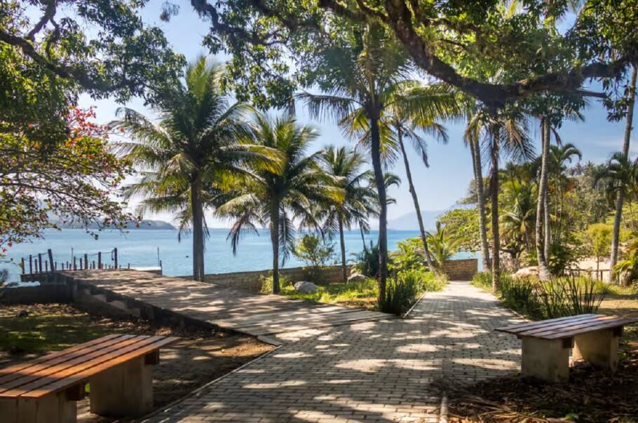 Ilhabela é conhecida por praias, trilhas e áreas de Mata Atlântica preservada