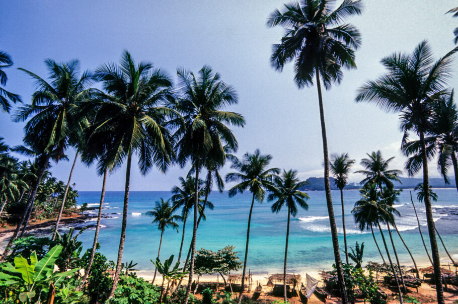 Praia na Ilha de São Tomé, em São Tomé e Príncipe