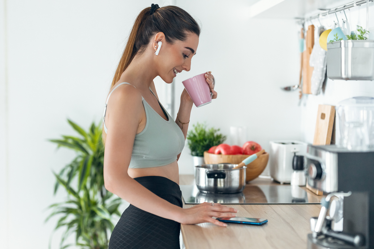 A pesquisa revelou que a cafeína impulsiona o metabolismo, ajudando o corpo a consumir mais calorias ao longo do dia – iStock/nensuria