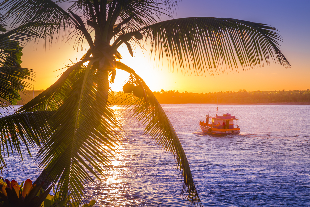 Porto Seguro: onde a história do Brasil encontra praias paradisíacas e uma energia vibrante.