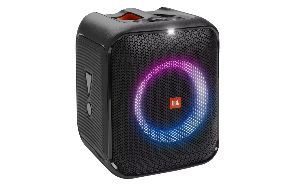 A caixa de som JBL Party Encore Essential, sai por R$1.399 na promoção