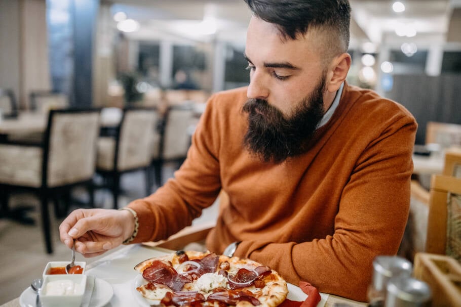 Hábito de consumir carne vermelha processada pode aumentar o risco de demência no futuro