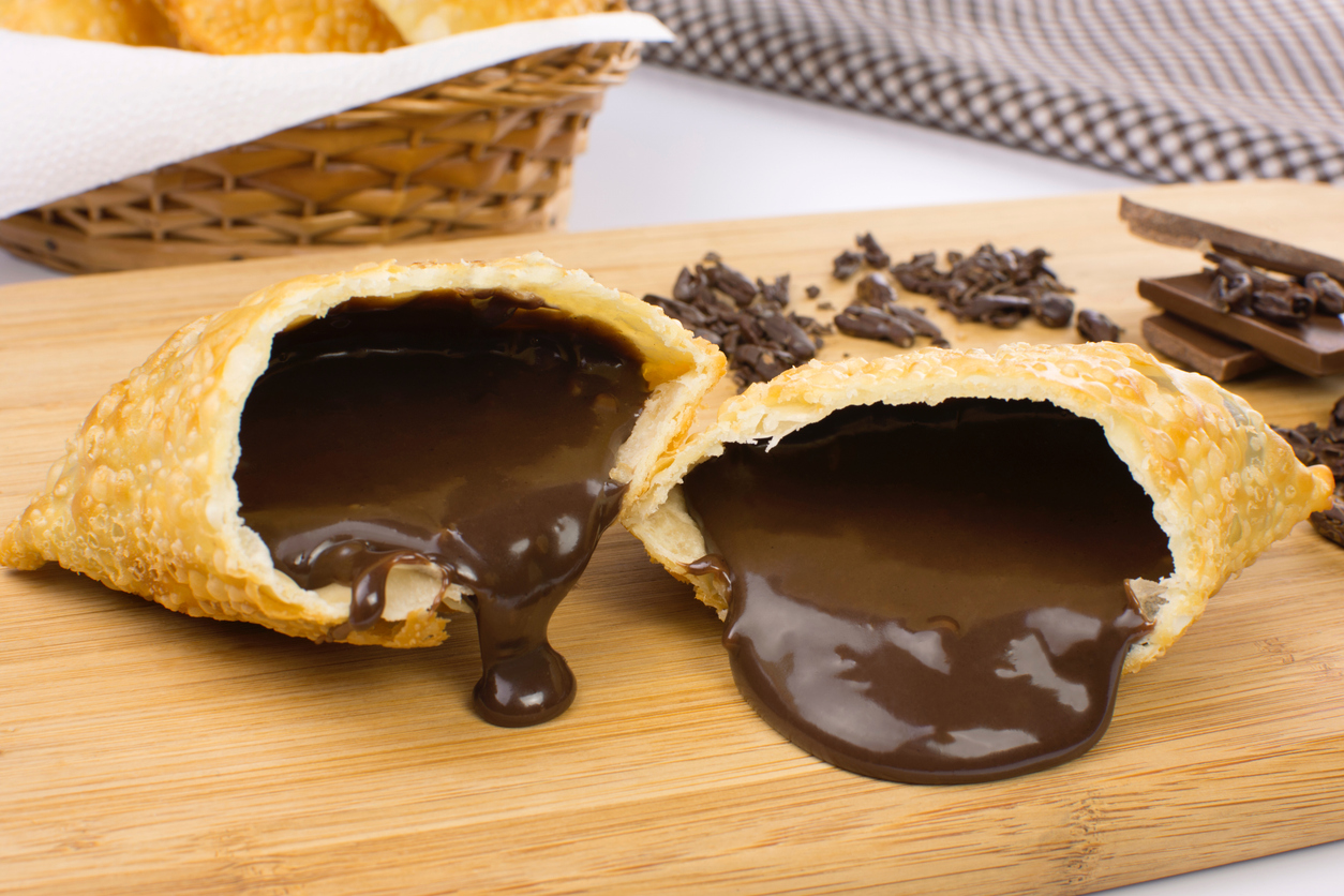 Pastelzinho de Nutella: crocante, cremoso e feito em apenas 5 minutos.