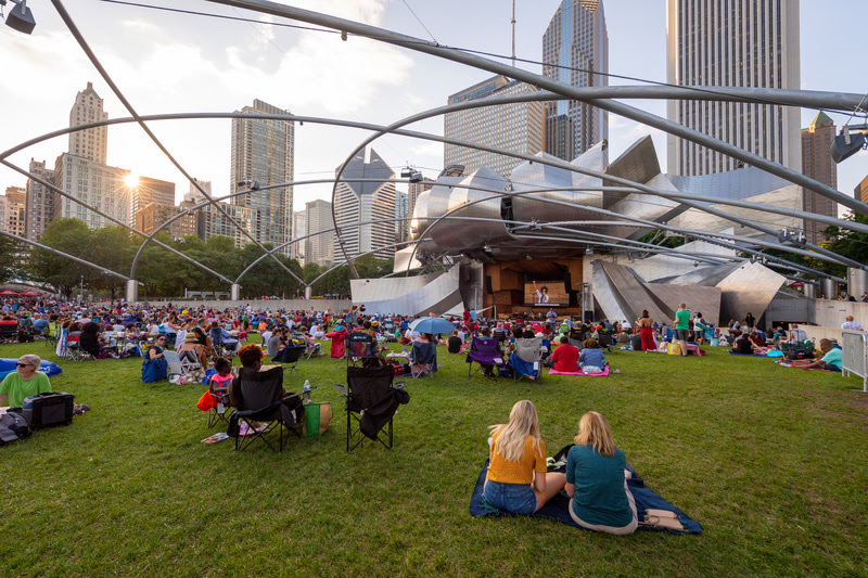 O Millennium Park Summer Music Series leva shows gratuitos de de vários gêneros a Chicago
