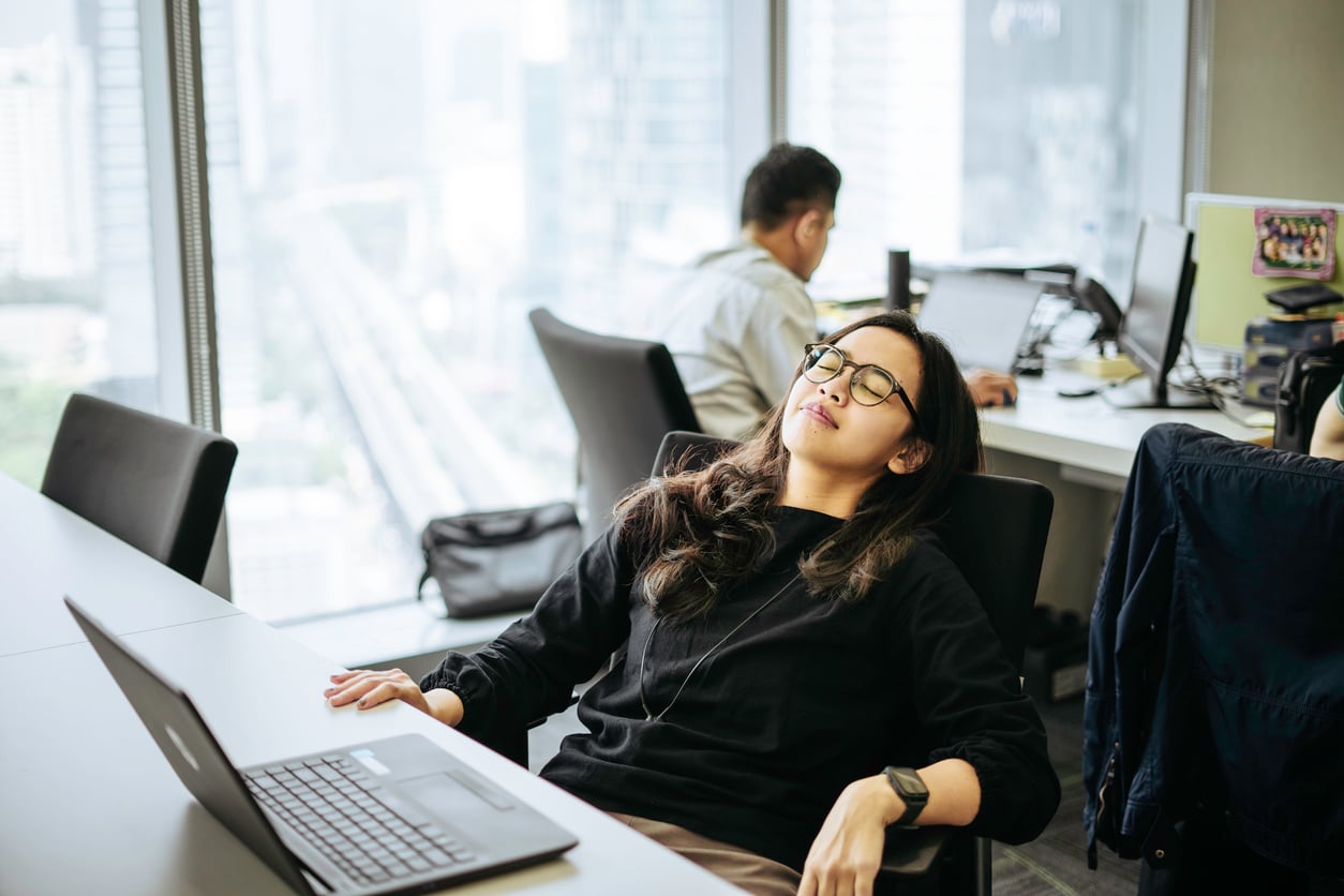 A atualização da NR-1 marca um avanço importante ao colocar a saúde mental no centro das políticas de segurança no trabalho.