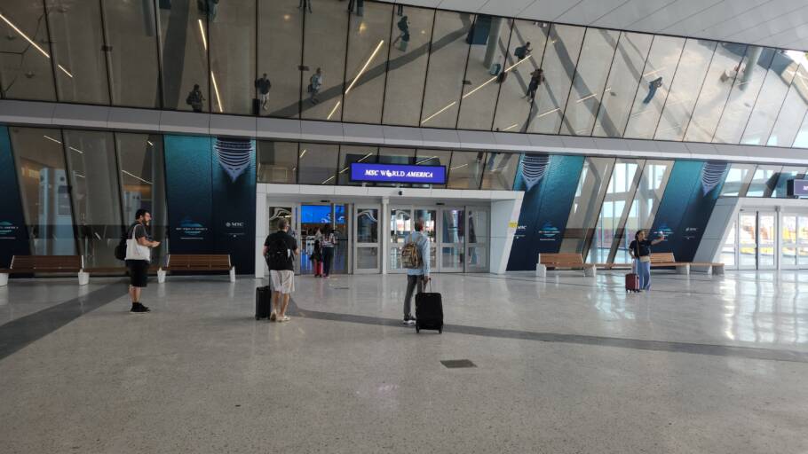 Entrada do terminal da MSC Cruzeiros em Miami, considerado o maior do mundo