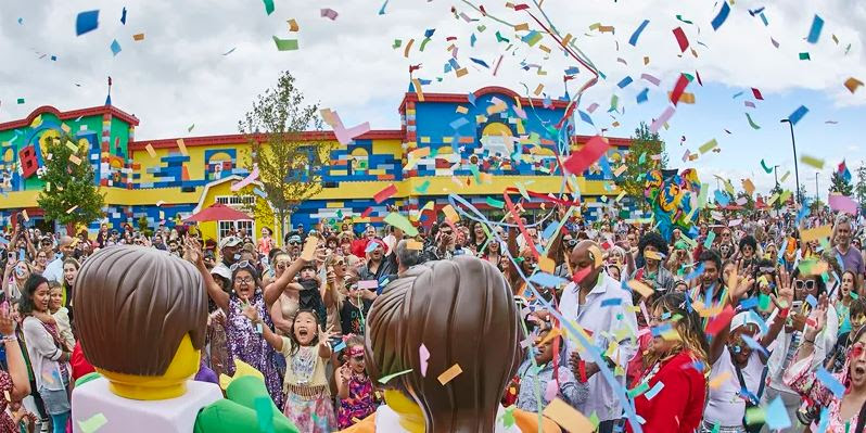 Em datas selecionadas nos meses de maio e junho, o Legoland Florida promove o Lego Festival