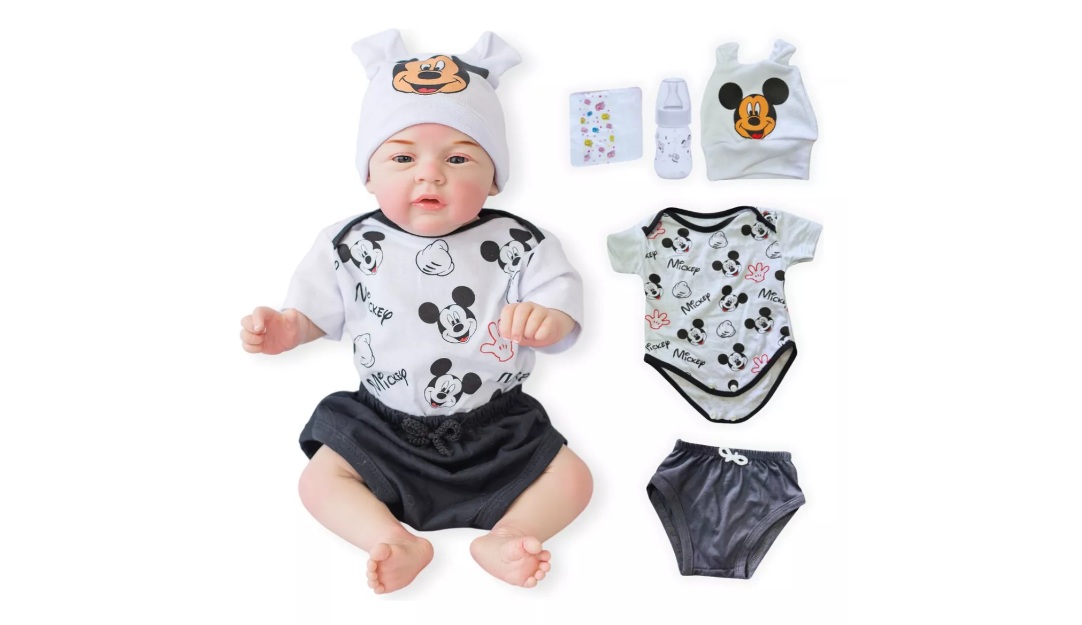 O bebê reborn sai por R$108,76 no Mercado Livre