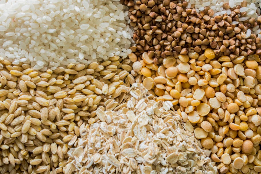 Apostar em alimentos naturais, ricos em fibras e minimamente processados na meia-idade pode ser a chave para um envelhecimento saudável