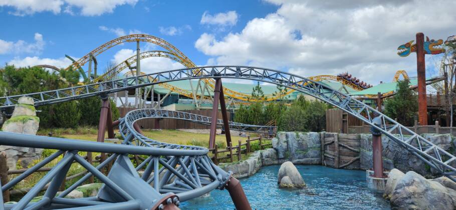 A montanha-russa Hiccup’s Wing Gliders, no Epic Universe