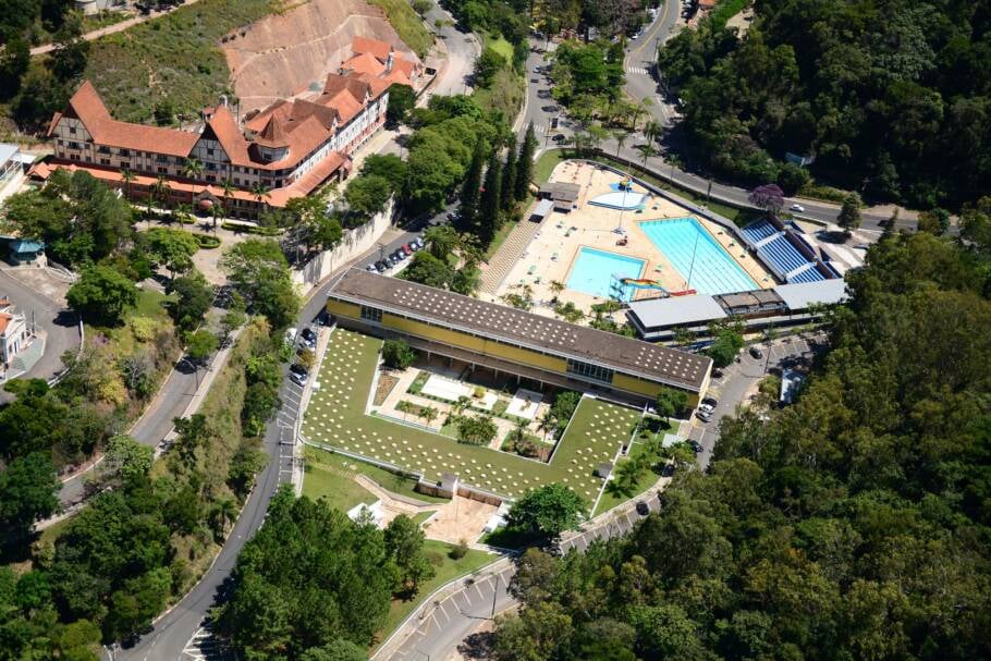 Vista aérea da estrutura do Hotel Monte Real, em Águas de Lindóia