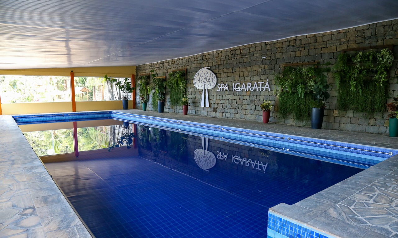 Piscina na área termal do Matiz Igaratá Resort