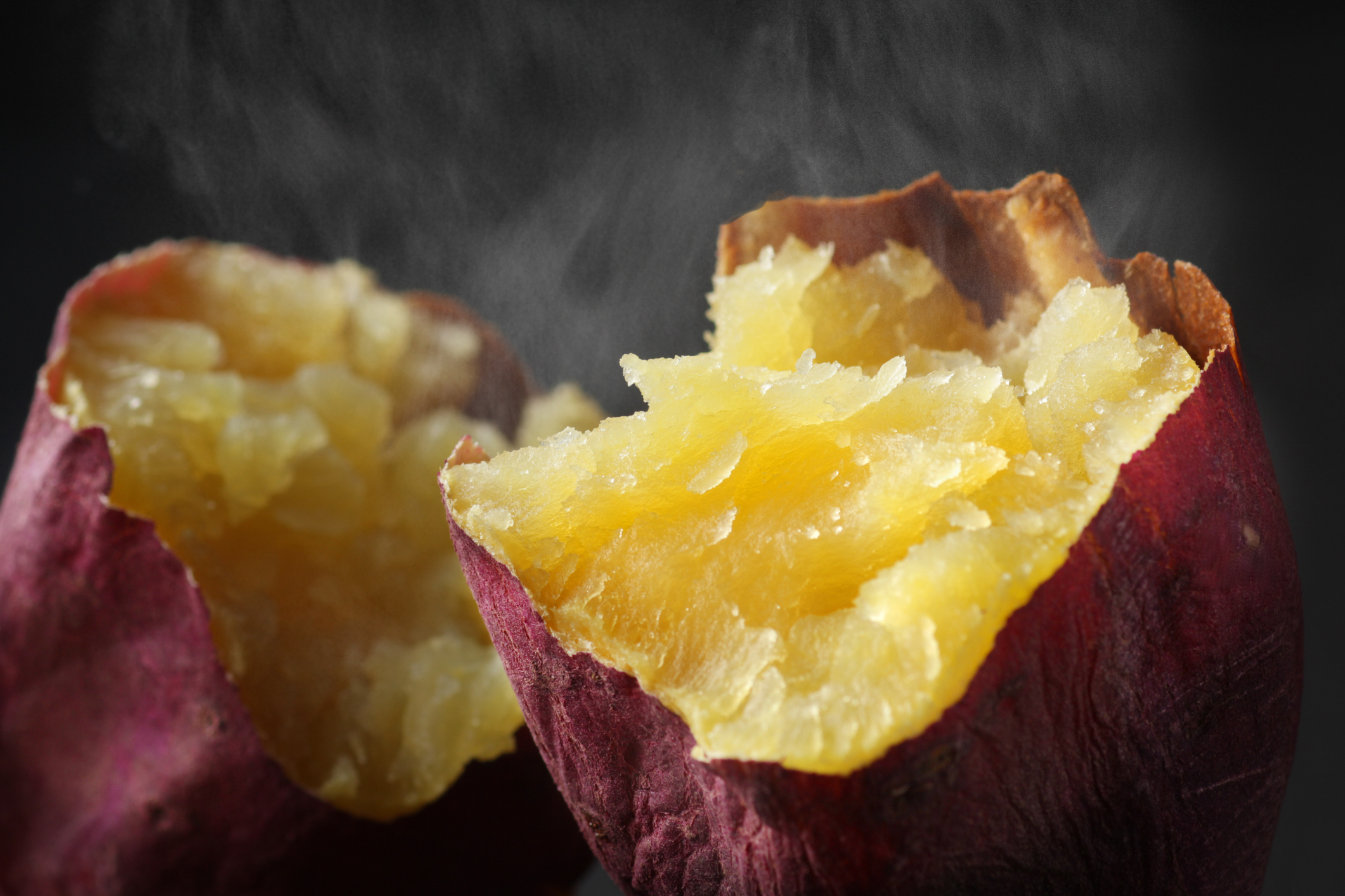 Fonte de carboidrato com baixo índice glicêmico, a batata doce fornece saciedade prolongada e é rica em vitamina A e minerais