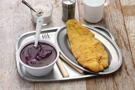 Peixe frito com açaí