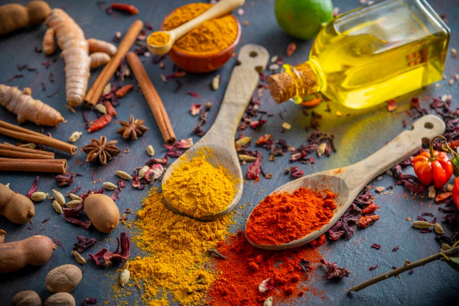 Escolher os alimentos certos não só ajuda a prevenir transtornos mentais, como também melhora o desempenho cognitivo, fortalece a memória e contribui para o equilíbrio emocional