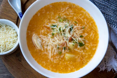 Canja de galinha cremosa com legumes