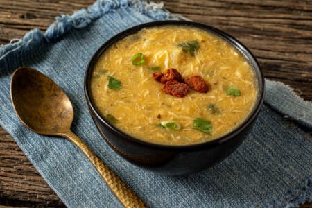 Caldo de mandioquinha com frango desfiado
