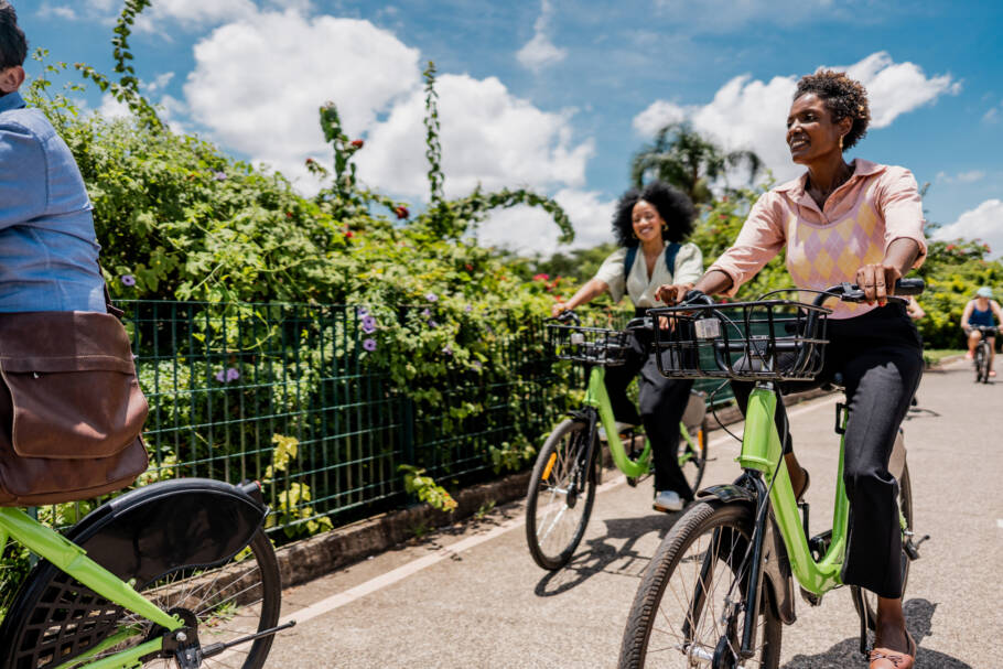 Além da endorfina, exercícios físicos estimulam outros neurotransmissores relacionados ao prazer e ao equilíbrio emocional, como serotonina, dopamina, adrenalina, irisina e cortisol