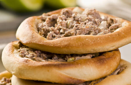 Esfiha de carne aberta