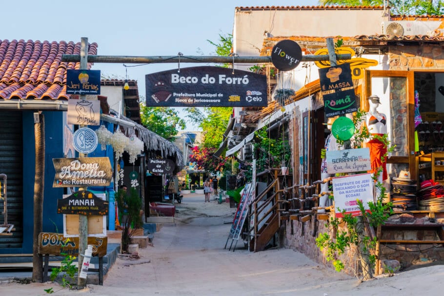 Jeri tem vibe rústica e pé na areia