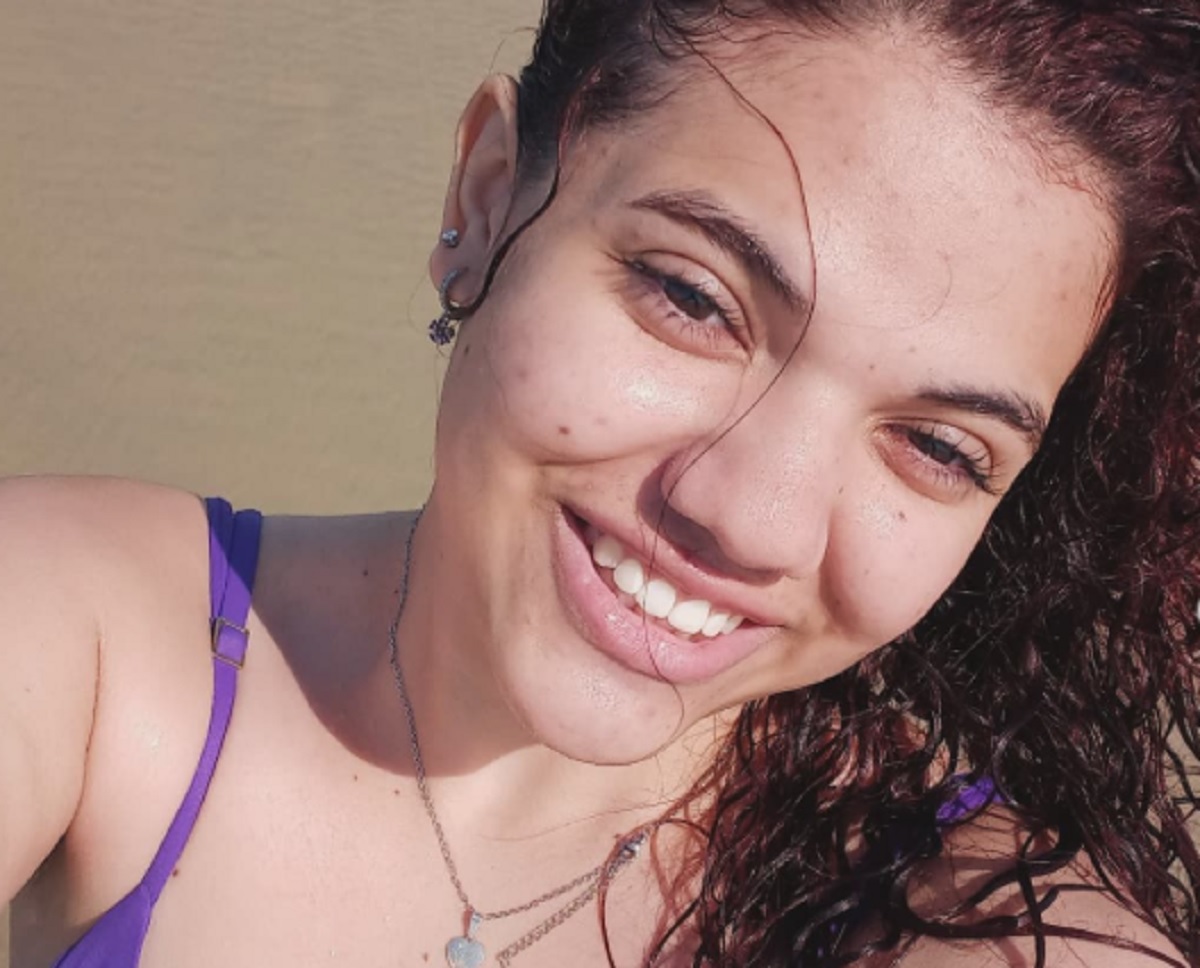 Joyce aprendeu a lidar com a Doença Inflamatória Intestinal e hoje inspira outros jovens com sua história de superação.