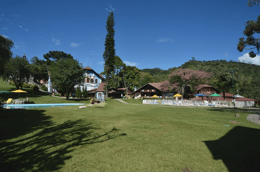 O Le Canton tem uma ampla área externa, ideal para família com crianças