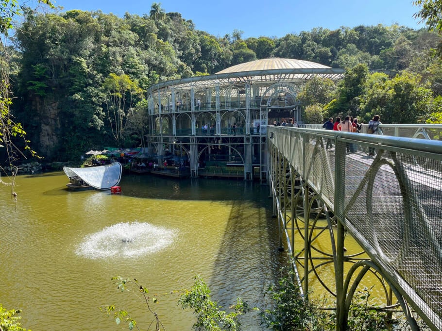 A Ópera de Arame, um dos cartões-postais de Curitiba