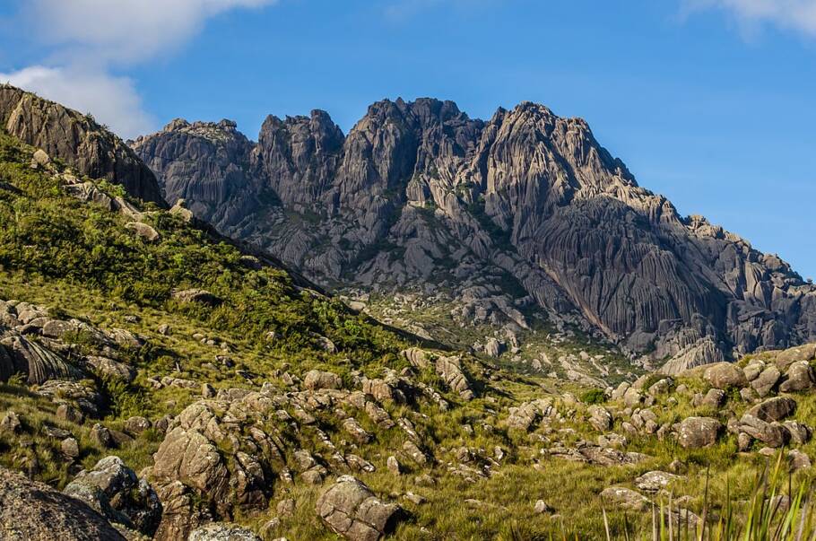 Pico das Agulhas Negras é uma das montanhas mais altas do Brasil