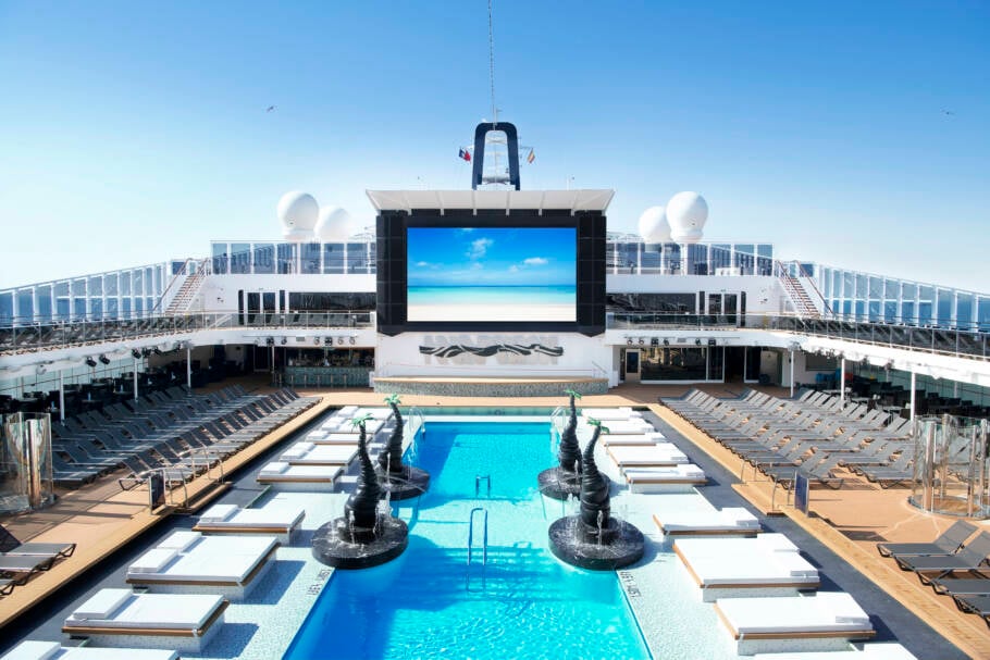 A Atmosphere Pool, uma das piscinas do navio MSC Bellissima