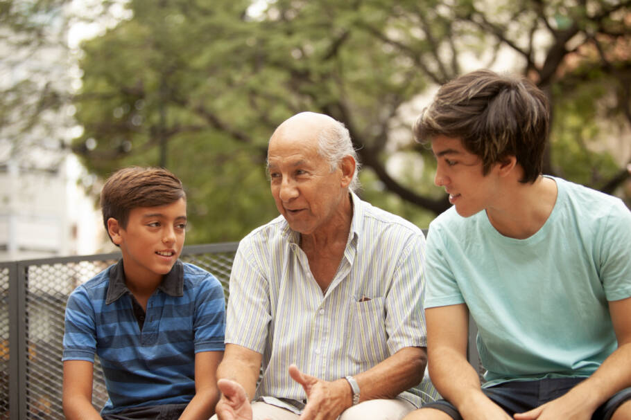 Adultos mais velhos tendem a refletir menos sobre seus traços de personalidade em comparação com adultos mais jovens. (Foto usada apenas para fins ilustrativos. Posada para profissional)