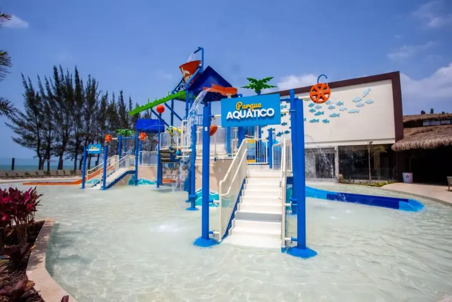 Parque aquático do Hotel Vilarejo Praia, em Rio das Ostras