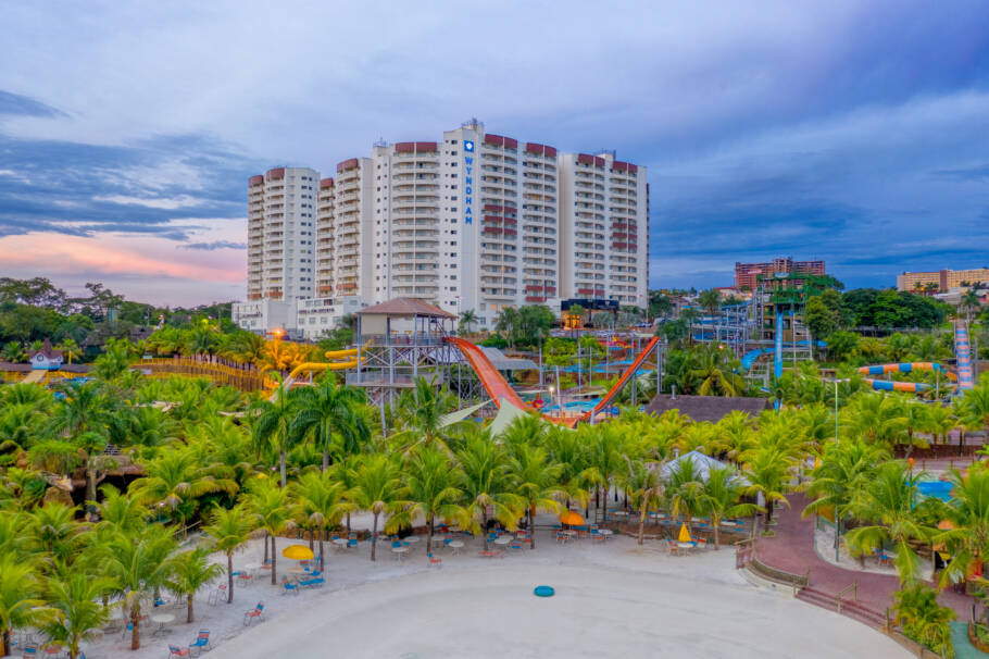 O parque aquático Thermas dos Laranjais é ótima opção para quem gosta de águas quentinhas