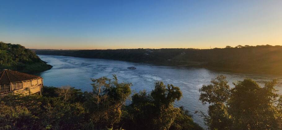 Pôr do sol no Marco das Três Fronteiras