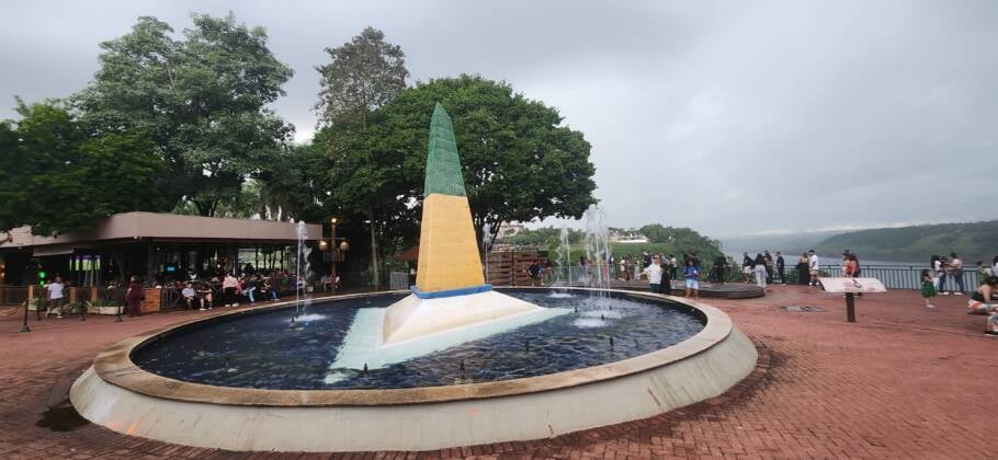 Marco simbólico no lado brasileiro da tríplice fronteira