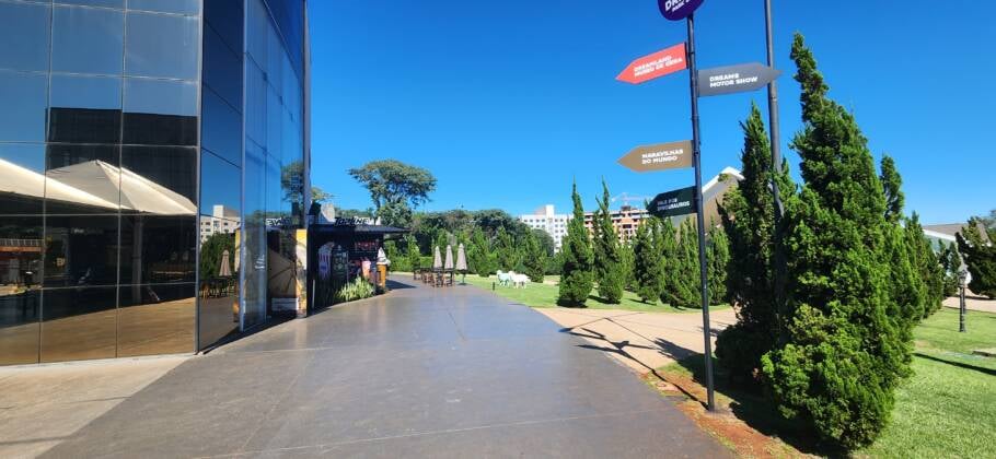 Área externa do Complexo Dreams Park Show, em Foz do Iguaçu