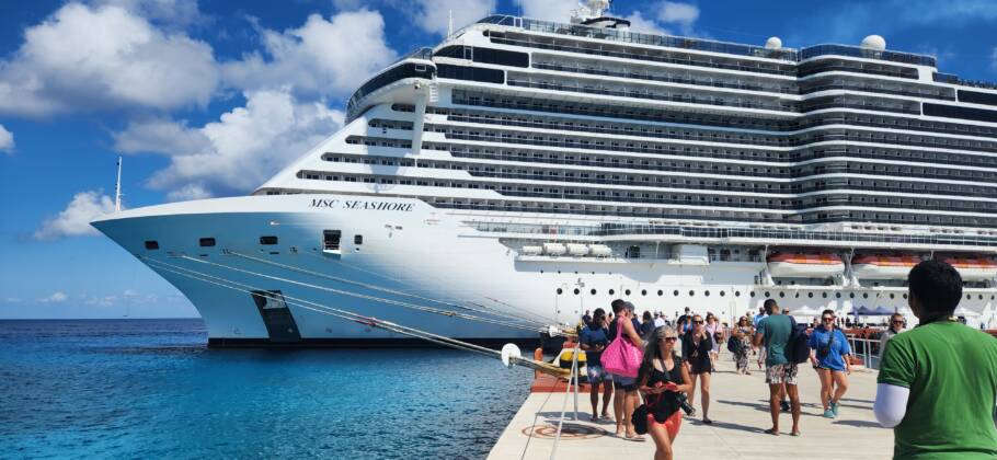 Passageiros deixam MSC Seashore em Cozumel