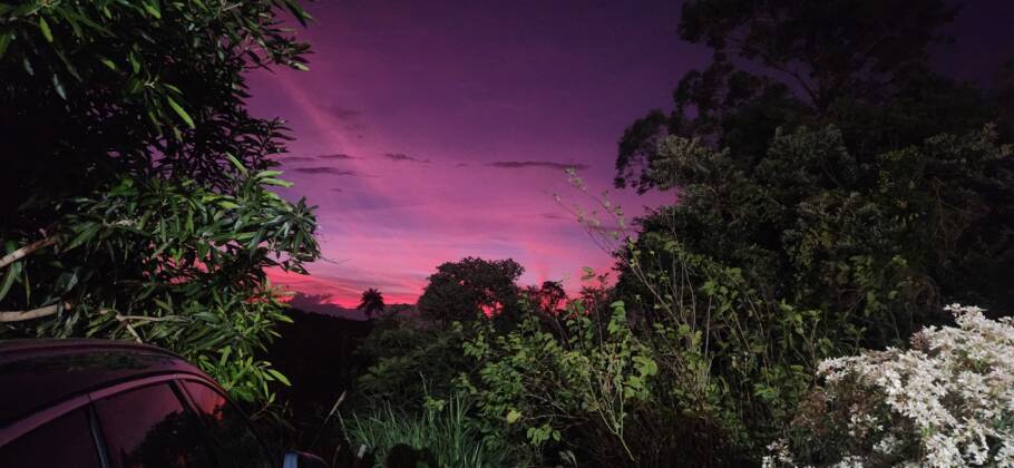 Fomos brindado com este entardecer incrível na zona rural de Serra Negra