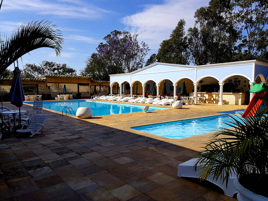 àrea das piscinas do Hotel Fazenda Akropolis, em Serra Negra