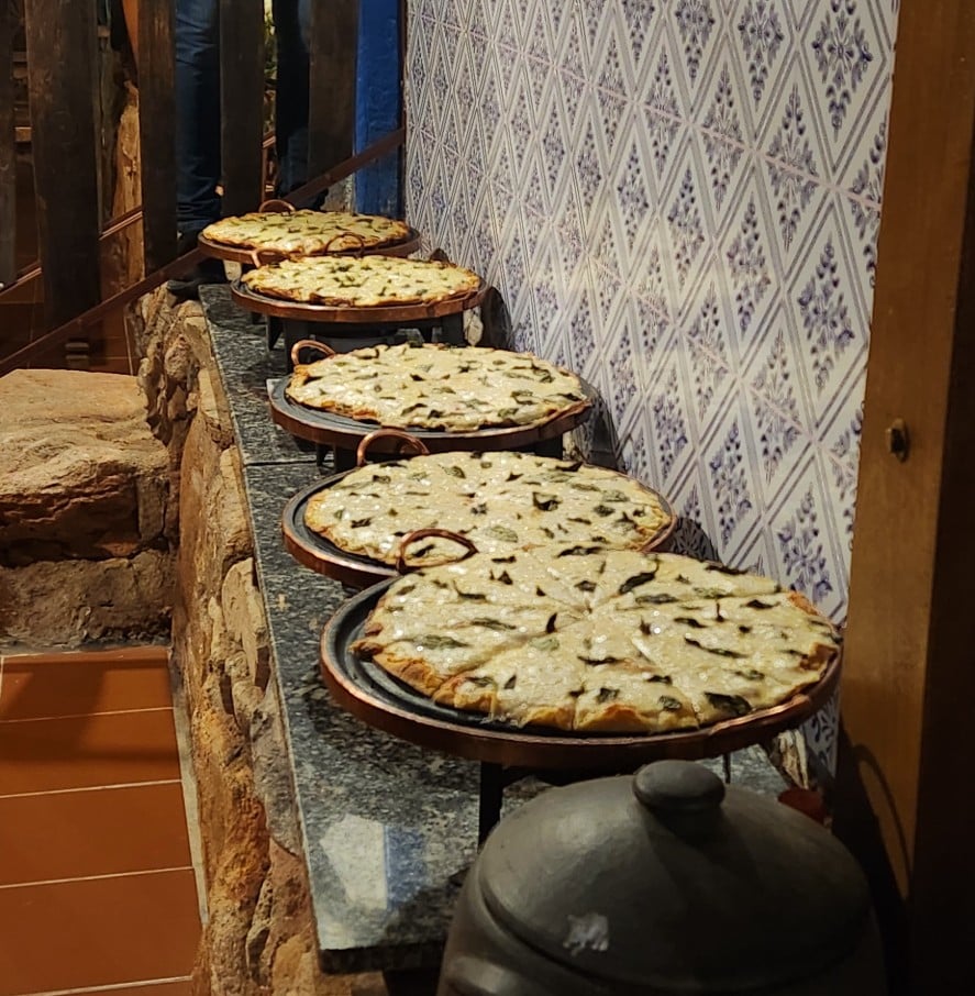 Pizzas são feitas com ingredientes produzidos na região