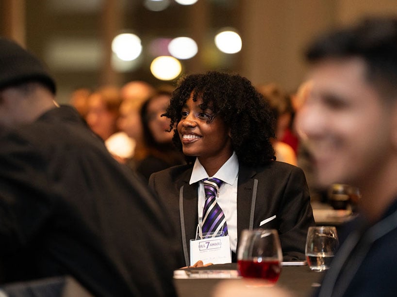 Bolsas são para alunos que que se identificam como lésbica, gay, bissexual, transgênero, bissexual ou queer