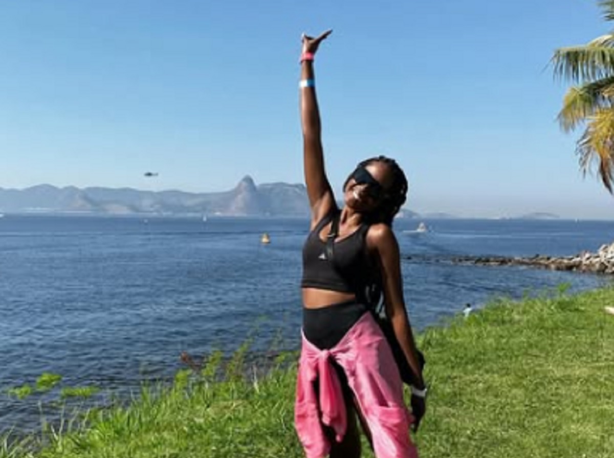 “Não é porque a doença é invisível que a gente tem que ser também”, diz Caroline.